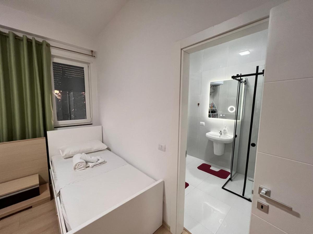 Kino Apartment Tirana Zewnętrze zdjęcie