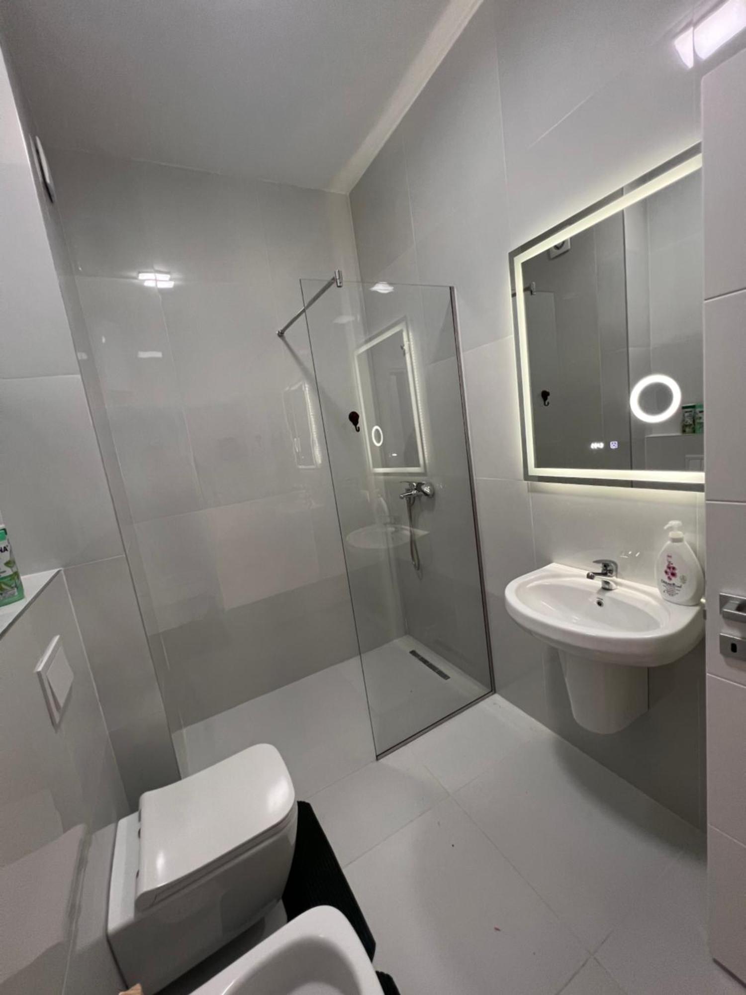 Kino Apartment Tirana Zewnętrze zdjęcie