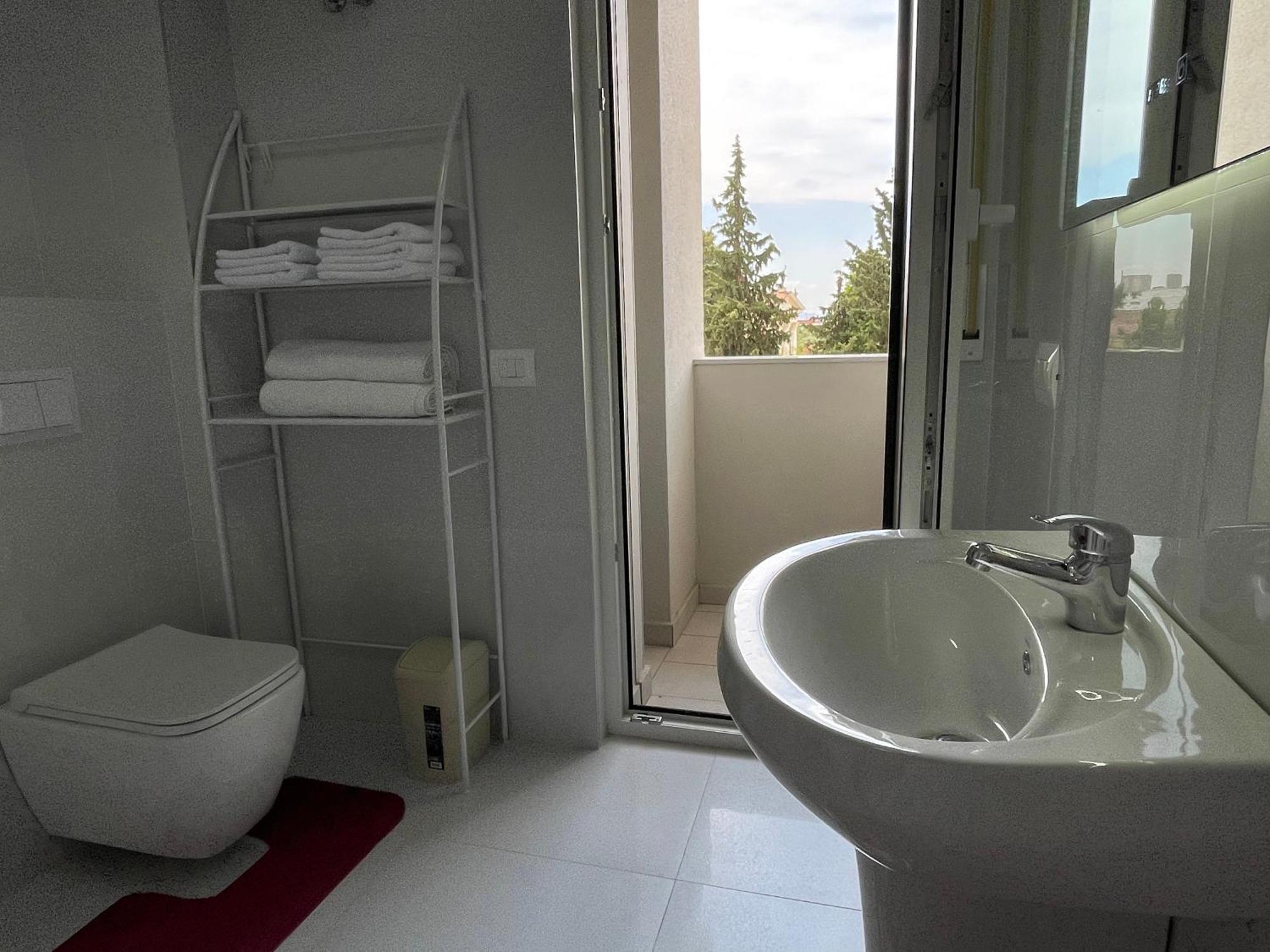 Kino Apartment Tirana Zewnętrze zdjęcie