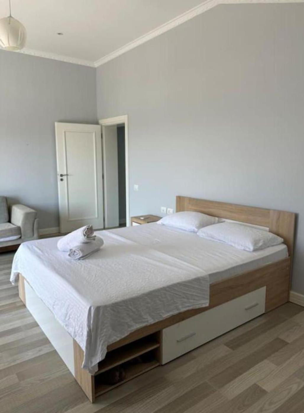 Kino Apartment Tirana Zewnętrze zdjęcie